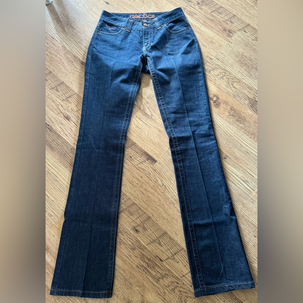 Ladies kimes jeans super cute detailing on the pocket
